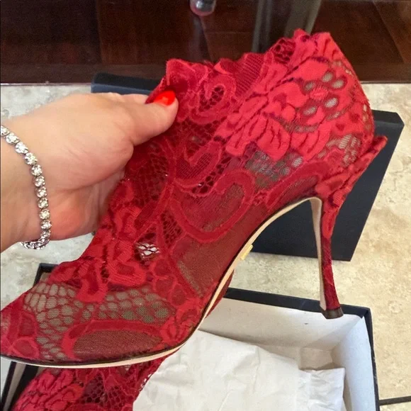 Dolce & Gabbana Red Lace Pointed-Toe Stilettos - Picture 7 of 7